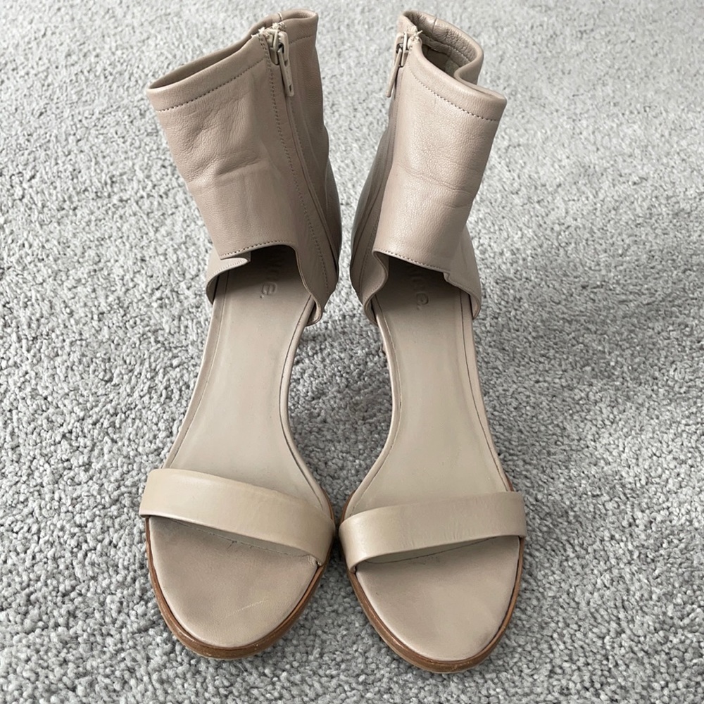 Vince leather ankle heels taupe